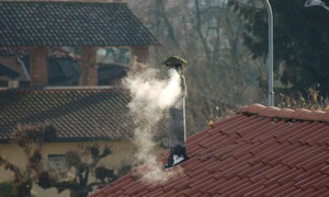 „The Lancet” o polskim smogu: szkodzi najbardziej młodym kobietom i osobom o niskich dochod